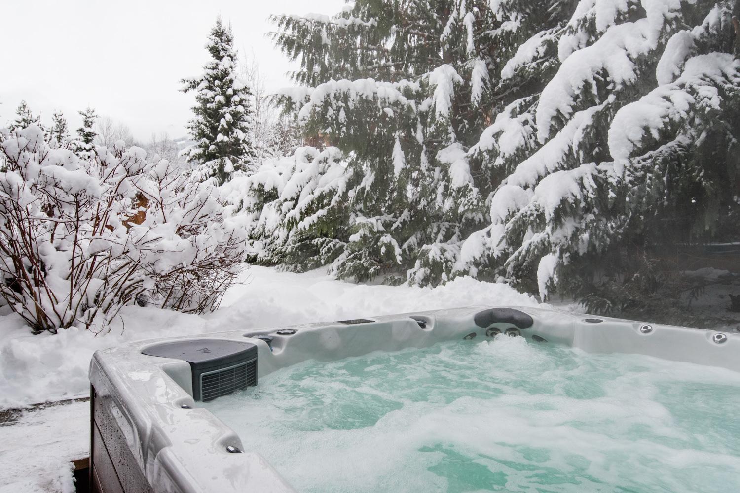 Holiday home Spacious Renovated Montebello Townhome And Deluxe Private Hot Tub Hosted By Ideal *