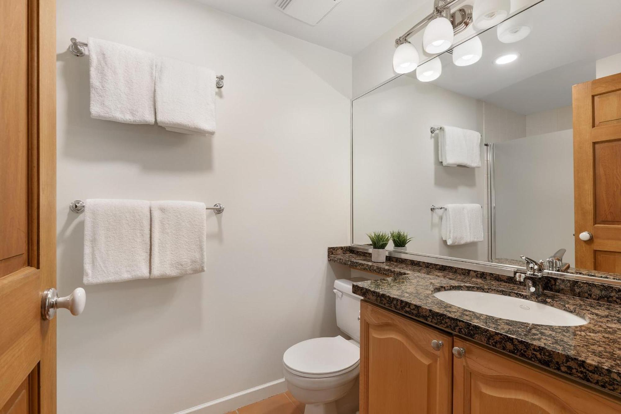 Gleneagle 29 | Family-friendly Townhouse, 700m To Blackcomb Base, Wood-burning Fireplace Holiday home