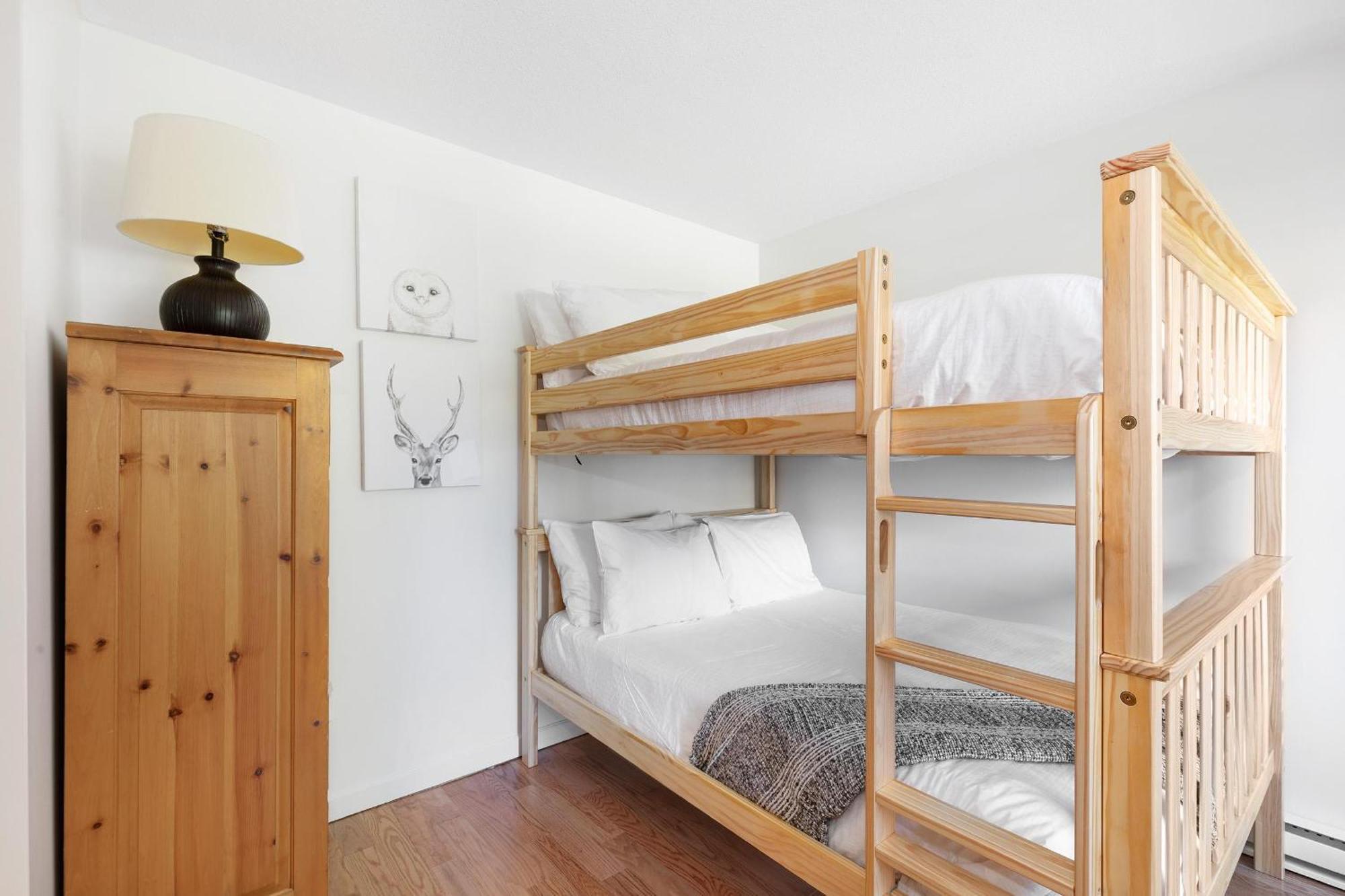 Holiday home Gleneagle 29 | Family-friendly Townhouse, 700m To Blackcomb Base, Wood-burning Fireplace Whistler