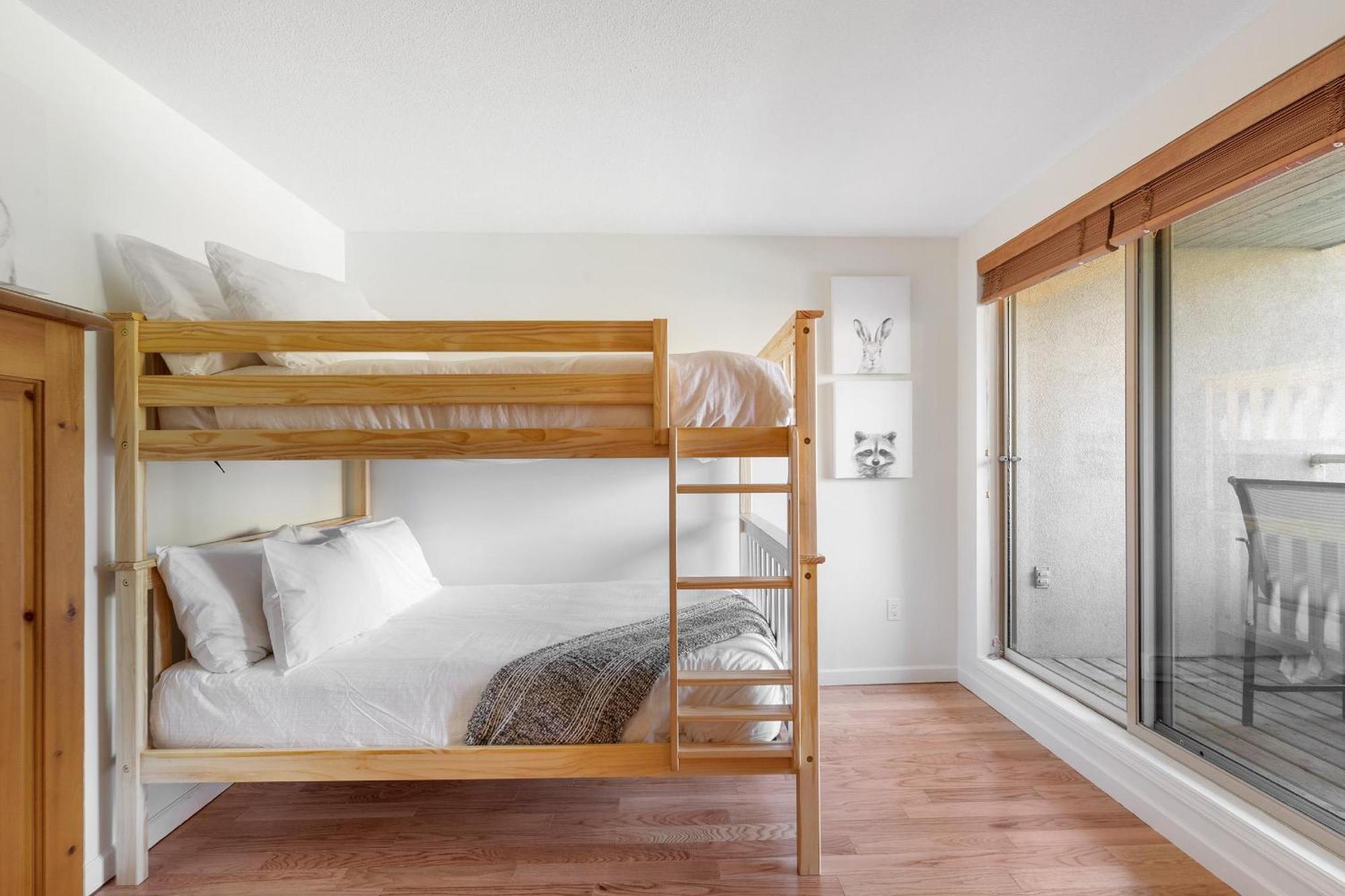 Gleneagle 29 | Family-friendly Townhouse, 700m To Blackcomb Base, Wood-burning Fireplace Holiday home Whistler