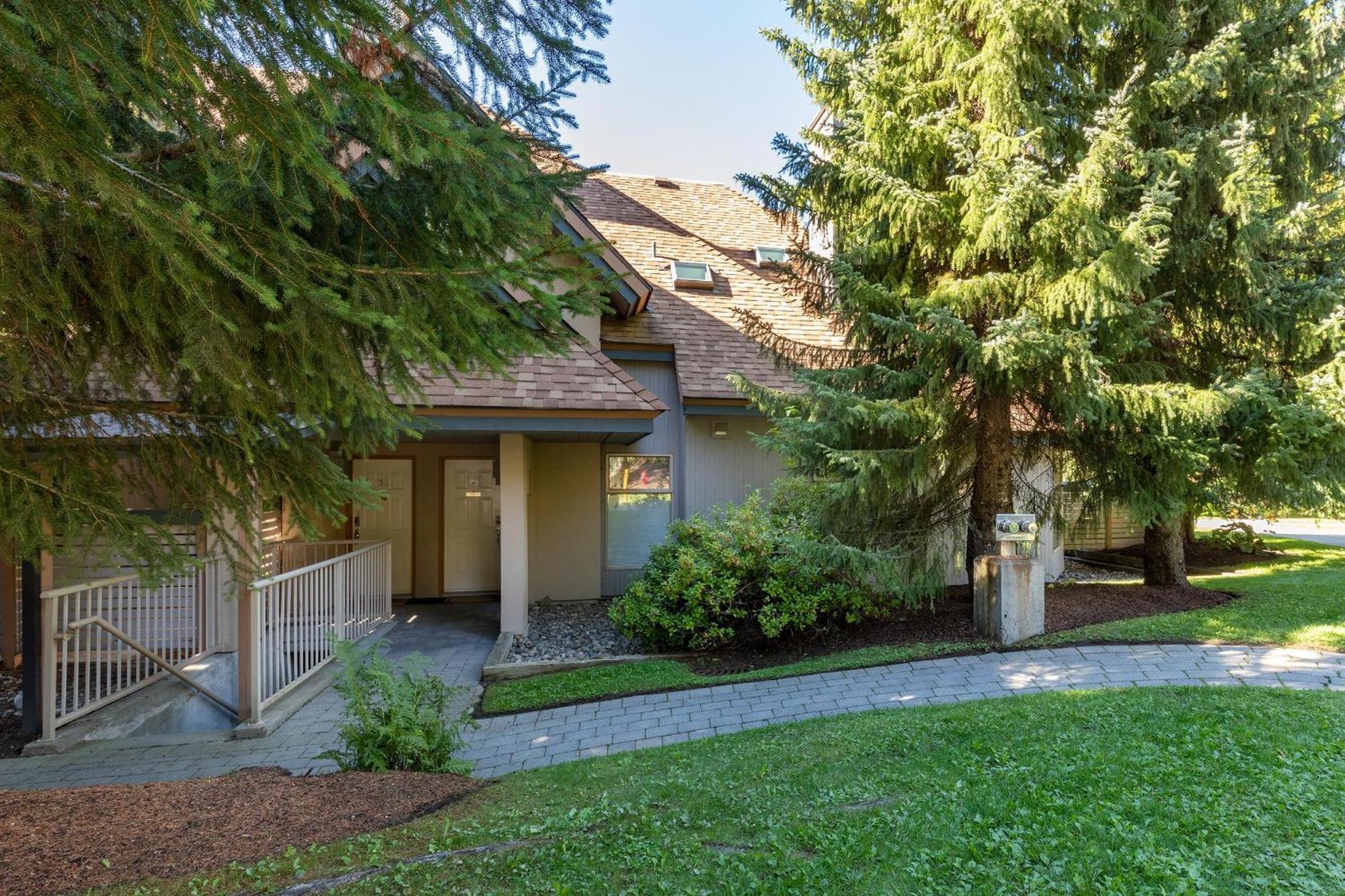Holiday home Gleneagle 29 | Family-friendly Townhouse, 700m To Blackcomb Base, Wood-burning Fireplace *