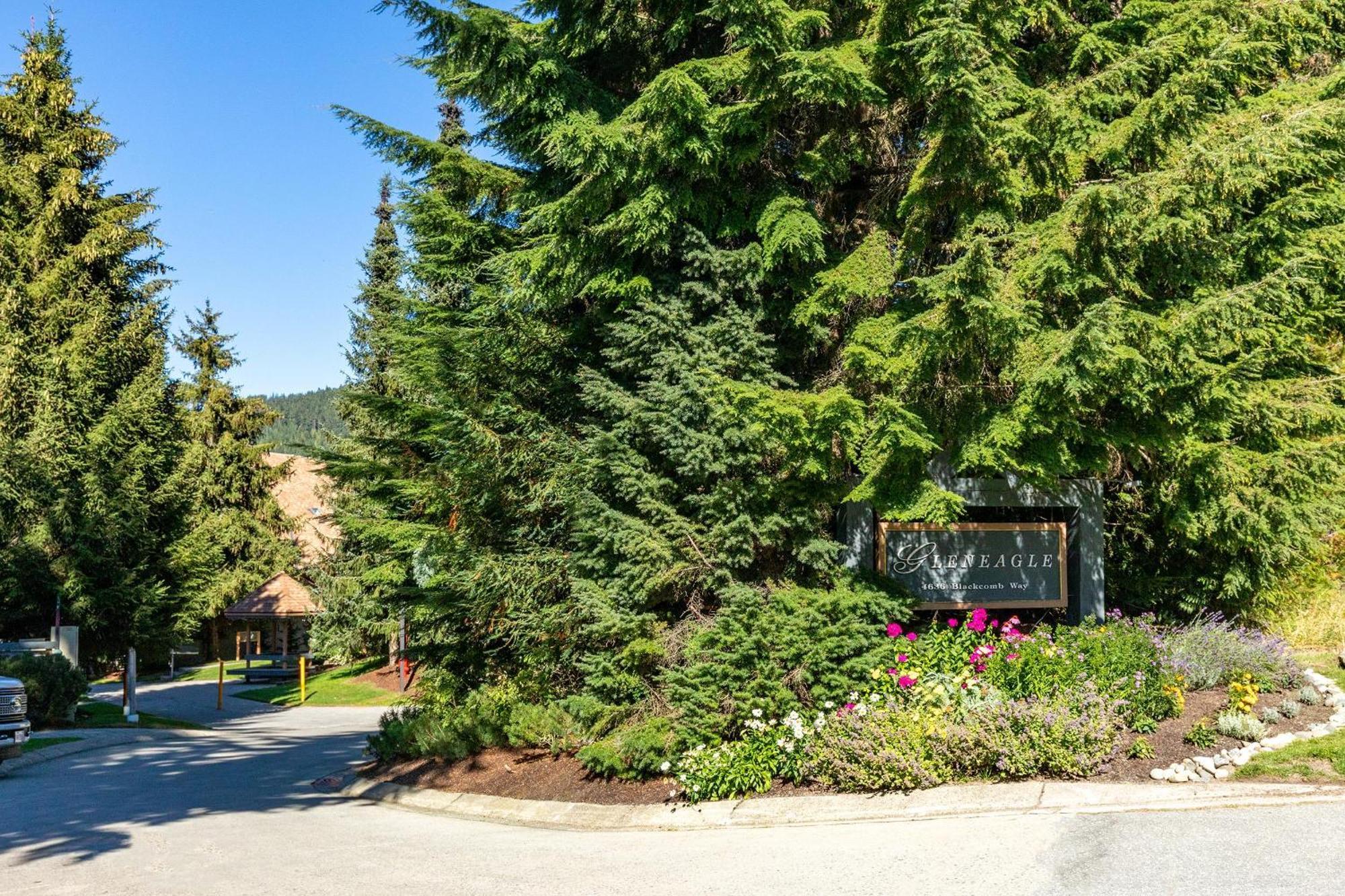 Holiday home Gleneagle 29 | Family-friendly Townhouse, 700m To Blackcomb Base, Wood-burning Fireplace Whistler