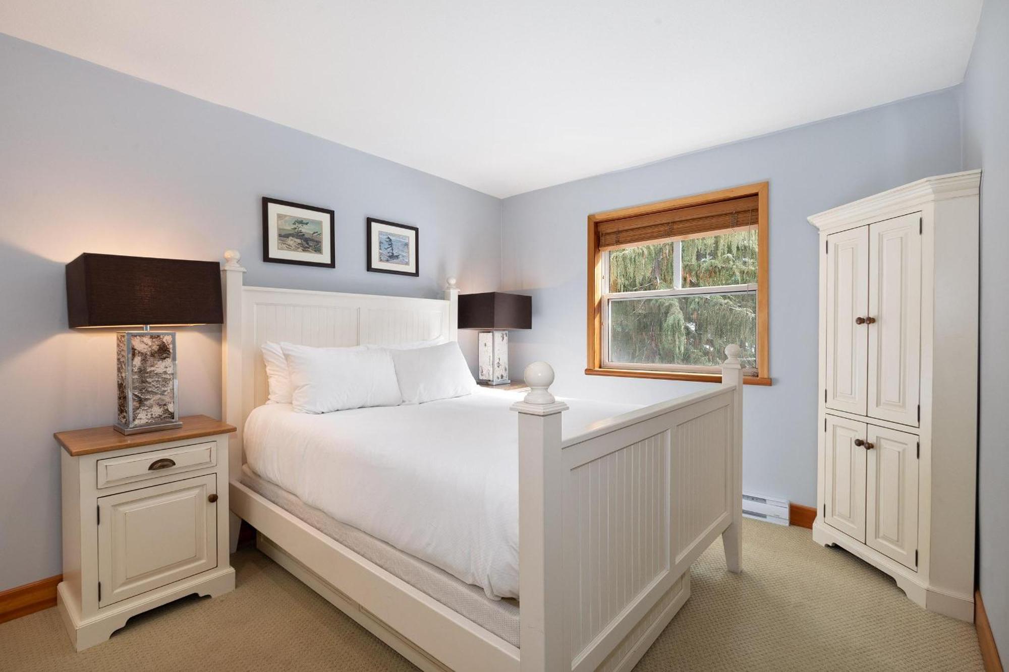 Alpine Greens 8 | Bright Townhome Near Blackcomb, Walk Or Shuttle To Skiing, Secure Parking Holiday home Whistler