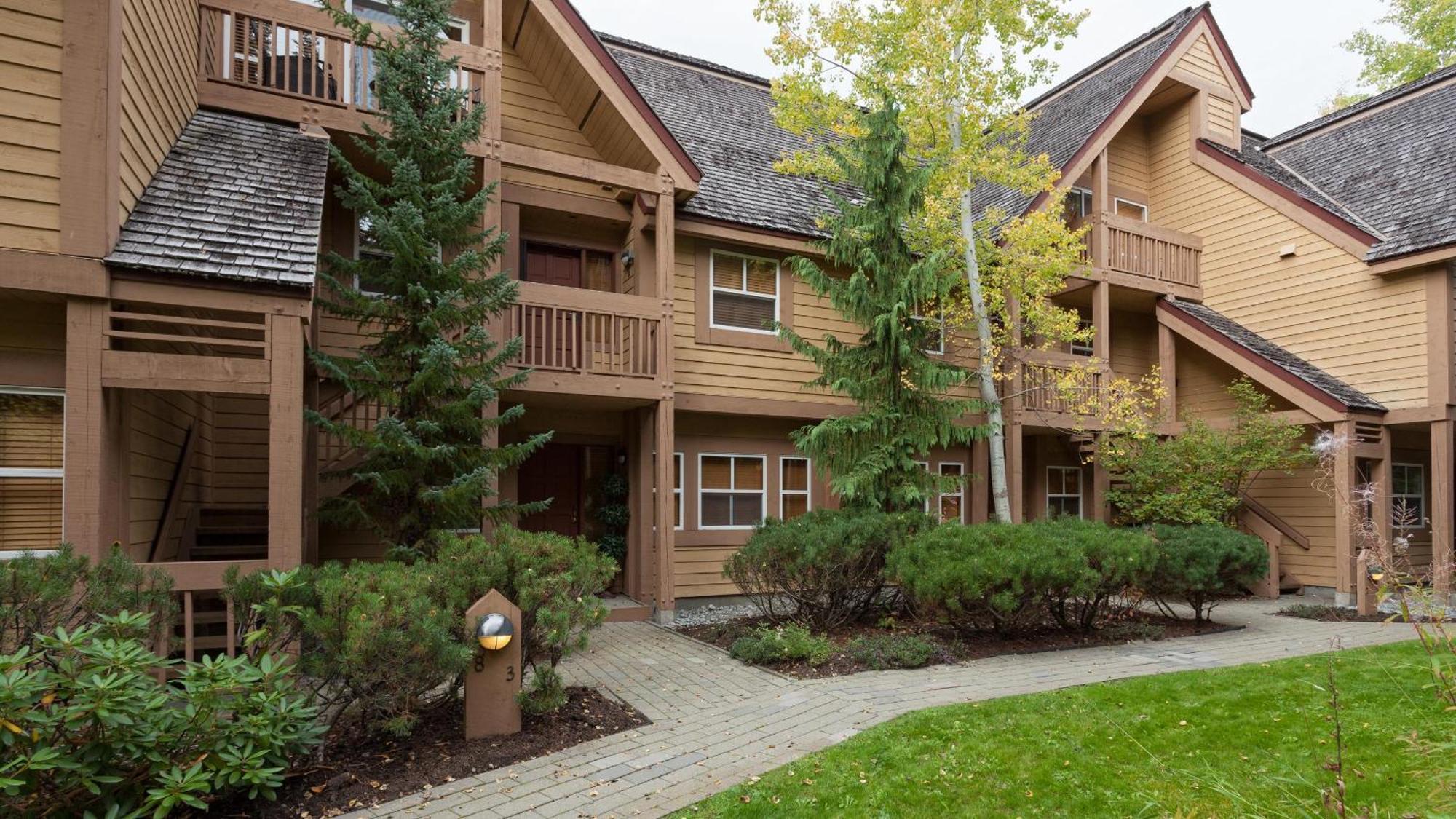 Holiday home Alpine Greens 8 | Bright Townhome Near Blackcomb, Walk Or Shuttle To Skiing, Secure Parking