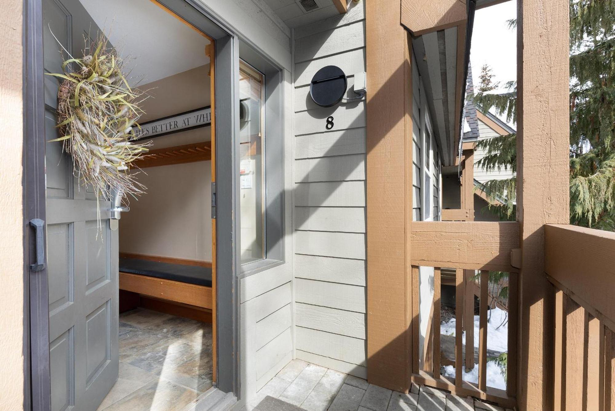 Holiday home Alpine Greens 8 | Bright Townhome Near Blackcomb, Walk Or Shuttle To Skiing, Secure Parking *