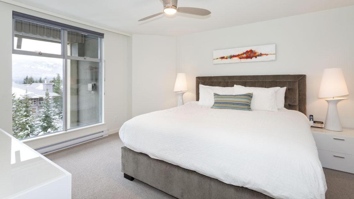 Woodrun 307 | Sleek Slopeside Unit W/ Pool, Hot Tub, & Heated Floors *