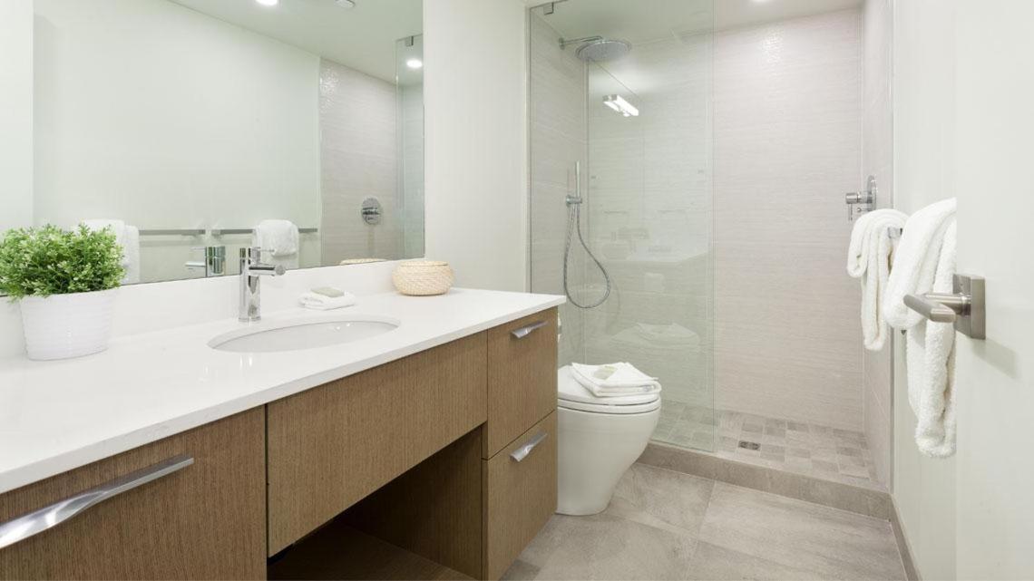 Woodrun 307 | Sleek Slopeside Unit W/ Pool, Hot Tub, & Heated Floors