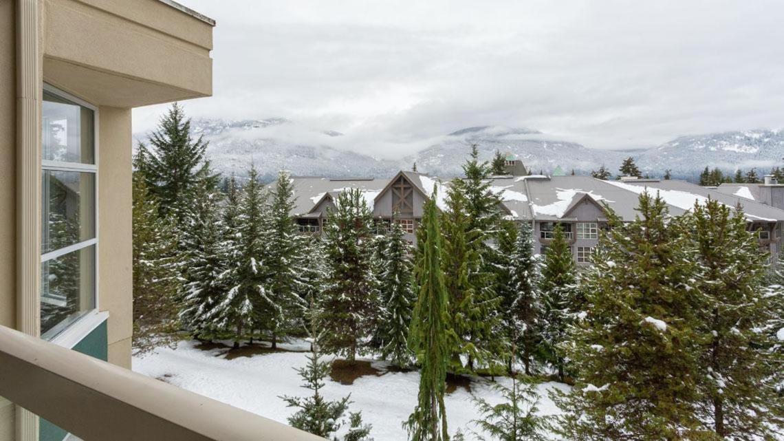 Woodrun 307 | Sleek Slopeside Unit W/ Pool, Hot Tub, & Heated Floors Holiday home