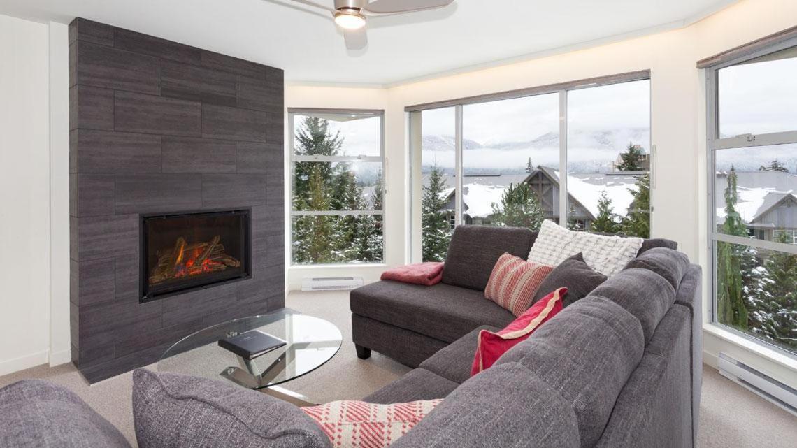 Woodrun 307 | Sleek Slopeside Unit W/ Pool, Hot Tub, & Heated Floors Holiday home