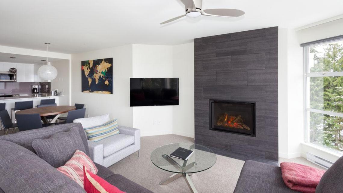 Woodrun 307 | Sleek Slopeside Unit W/ Pool, Hot Tub, & Heated Floors Holiday home