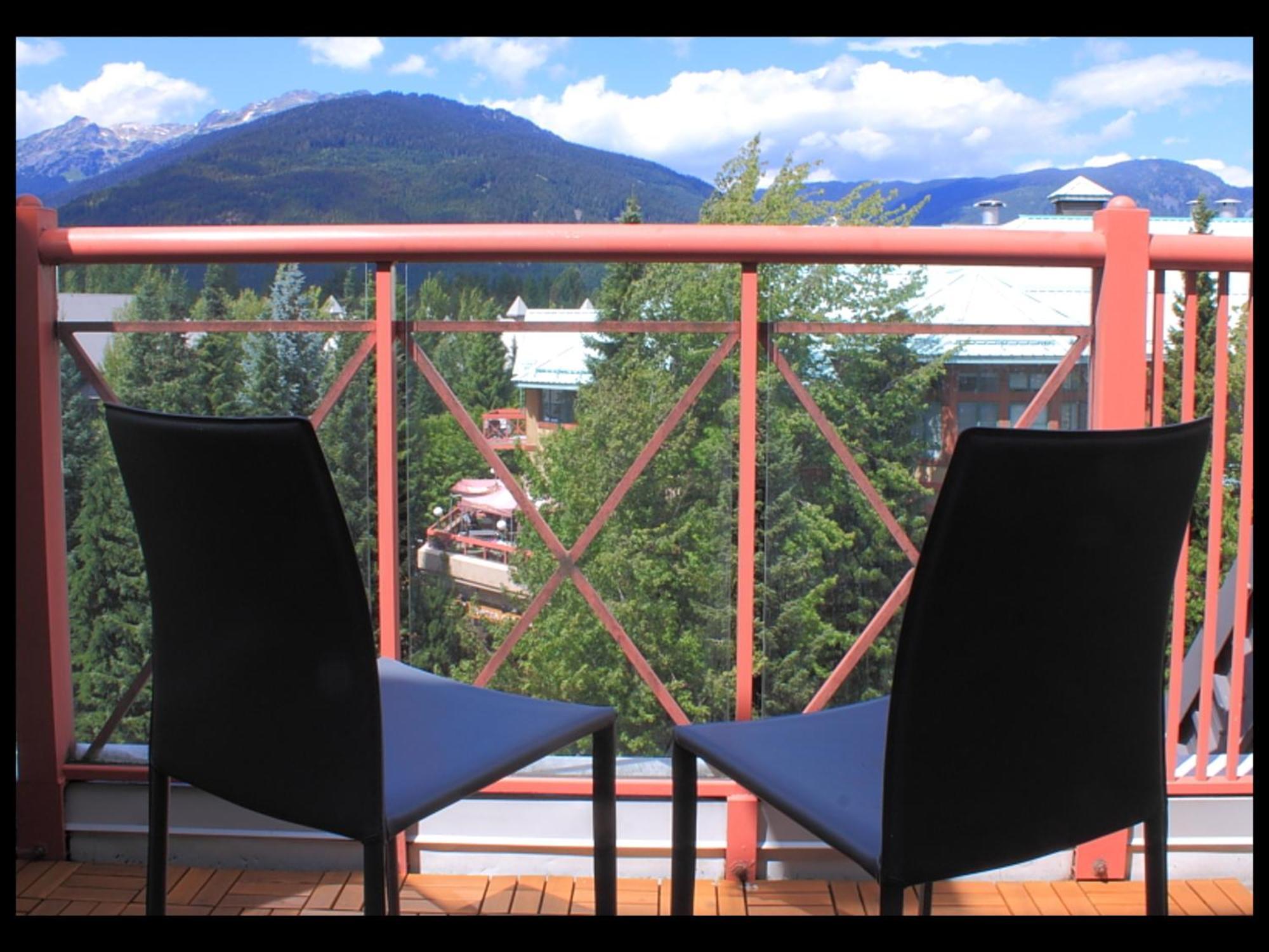 Apartment Bright Village Getaway W/ Pool & Hot Tub *