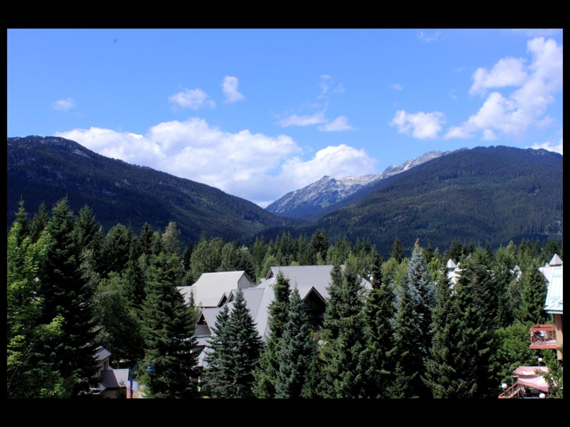 Apartment Bright Village Getaway W/ Pool & Hot Tub Whistler