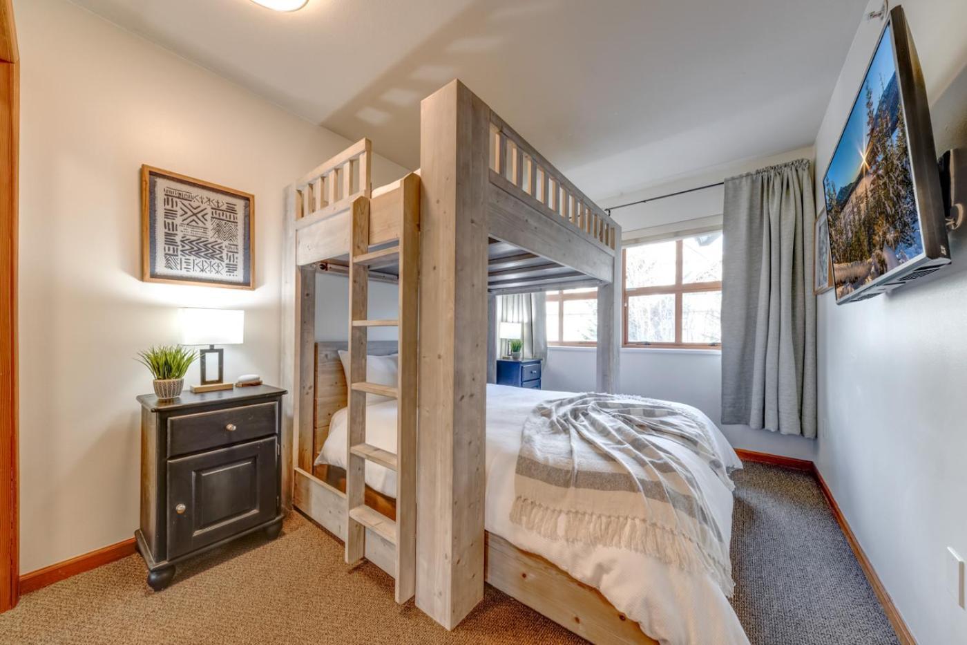 2br With Prime Amenities *