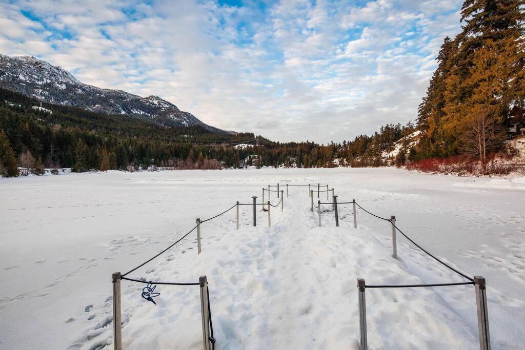 Next 2lifts W/free Parking * Whistler