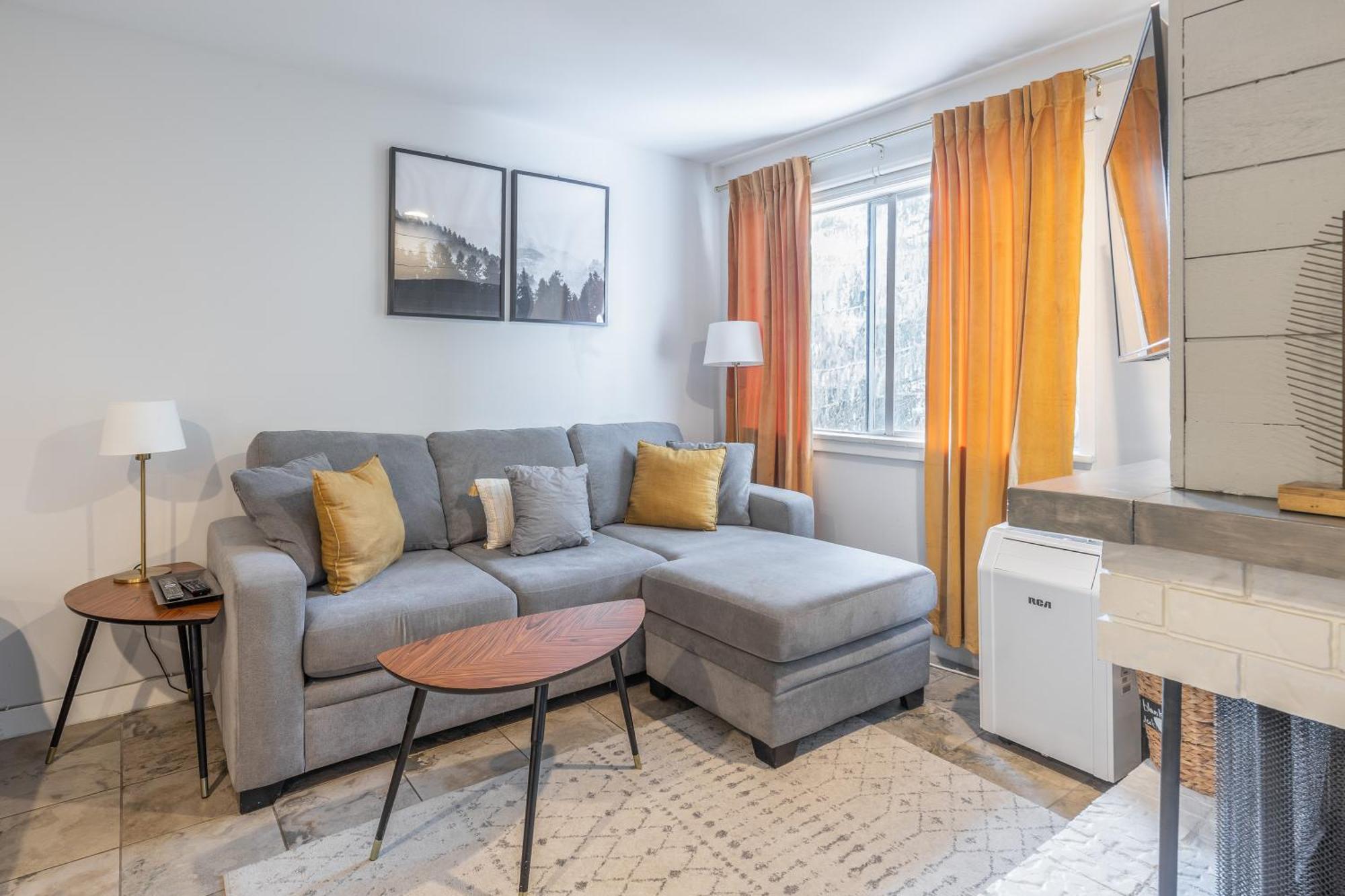 Next 2lifts W/free Parking Apartment