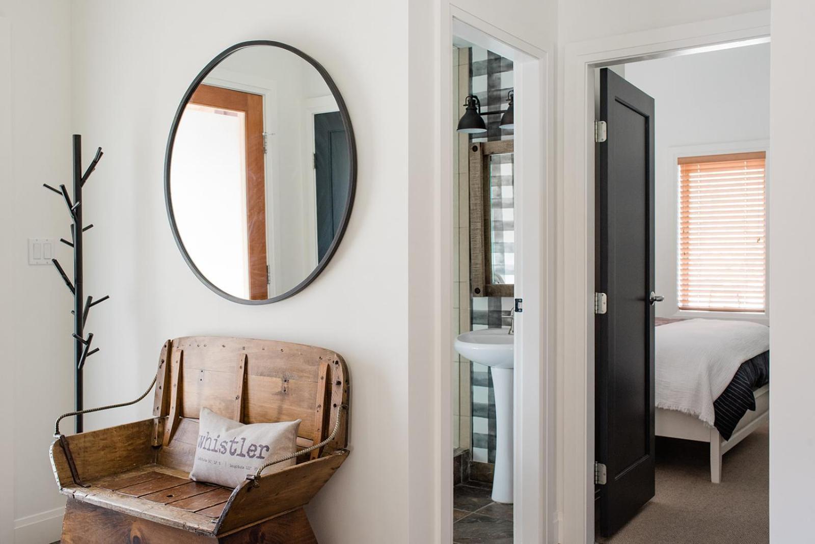 Spacious Renovated Montebello Townhome And Deluxe Private Hot Tub Hosted By Ideal Whistler