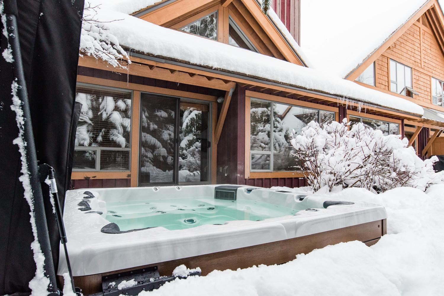 Holiday home Spacious Renovated Montebello Townhome And Deluxe Private Hot Tub Hosted By Ideal