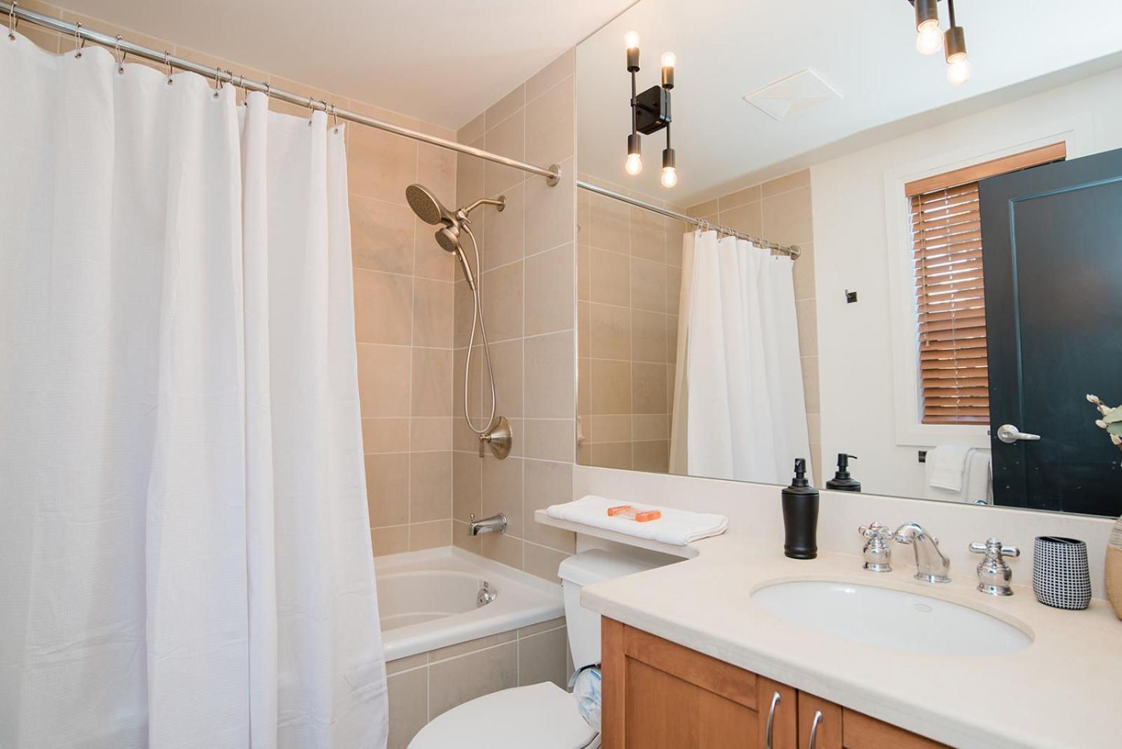 Holiday home Spacious Renovated Montebello Townhome And Deluxe Private Hot Tub Hosted By Ideal Whistler