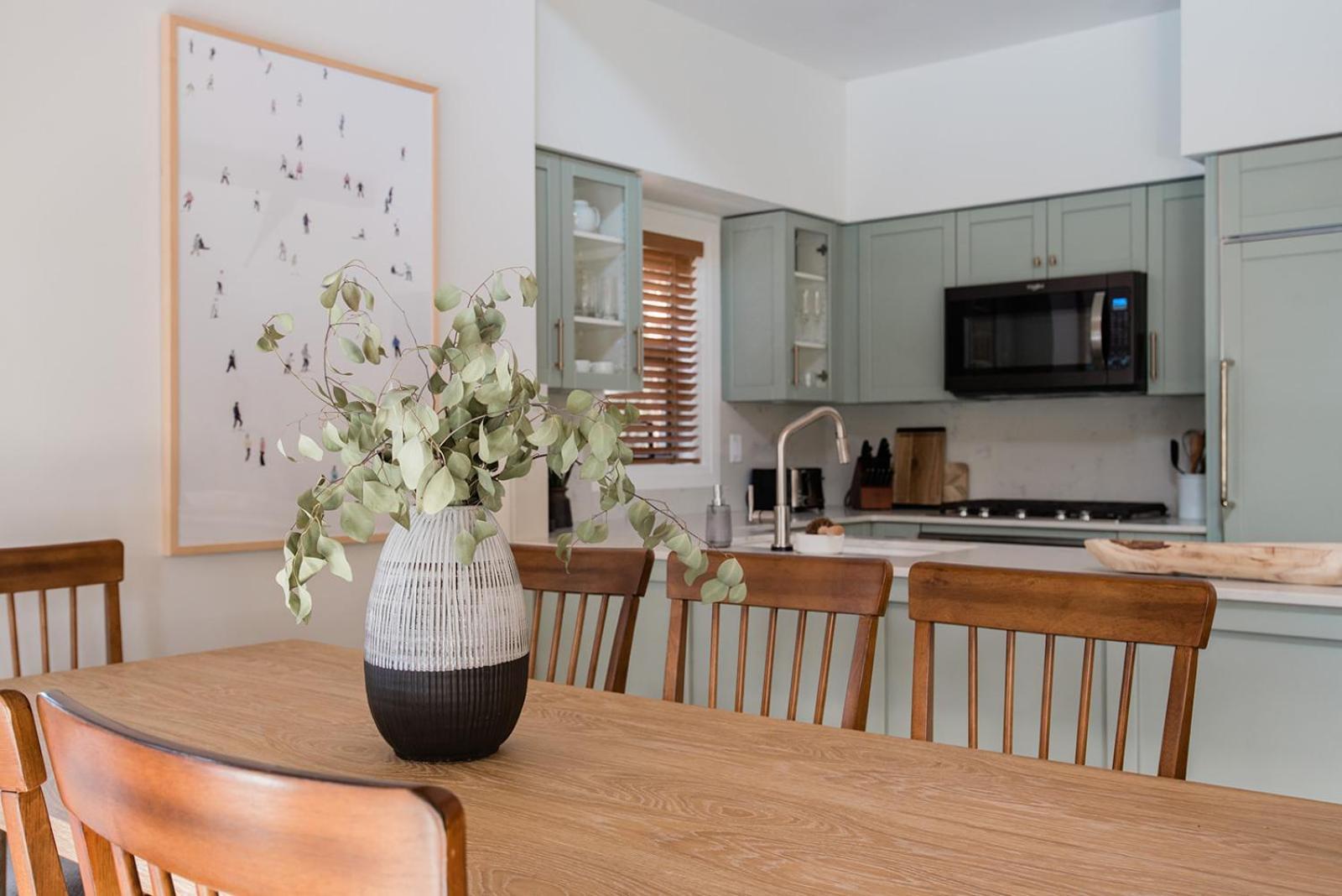 Spacious Renovated Montebello Townhome And Deluxe Private Hot Tub Hosted By Ideal *
