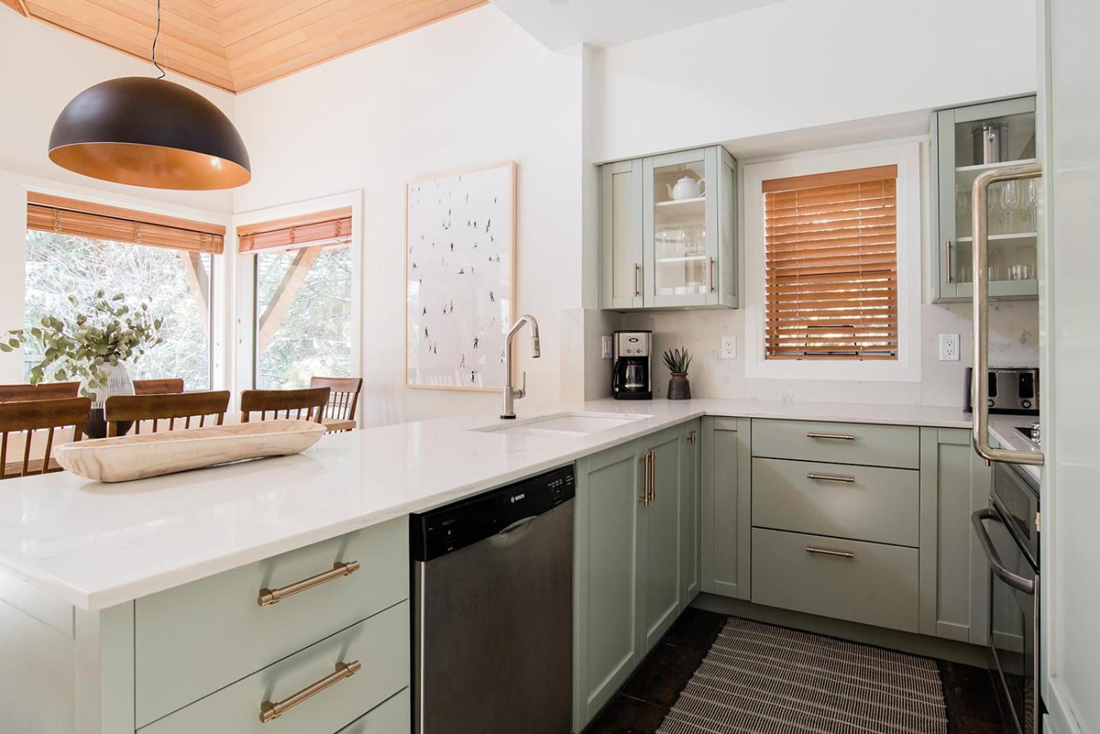 Holiday home Spacious Renovated Montebello Townhome And Deluxe Private Hot Tub Hosted By Ideal *