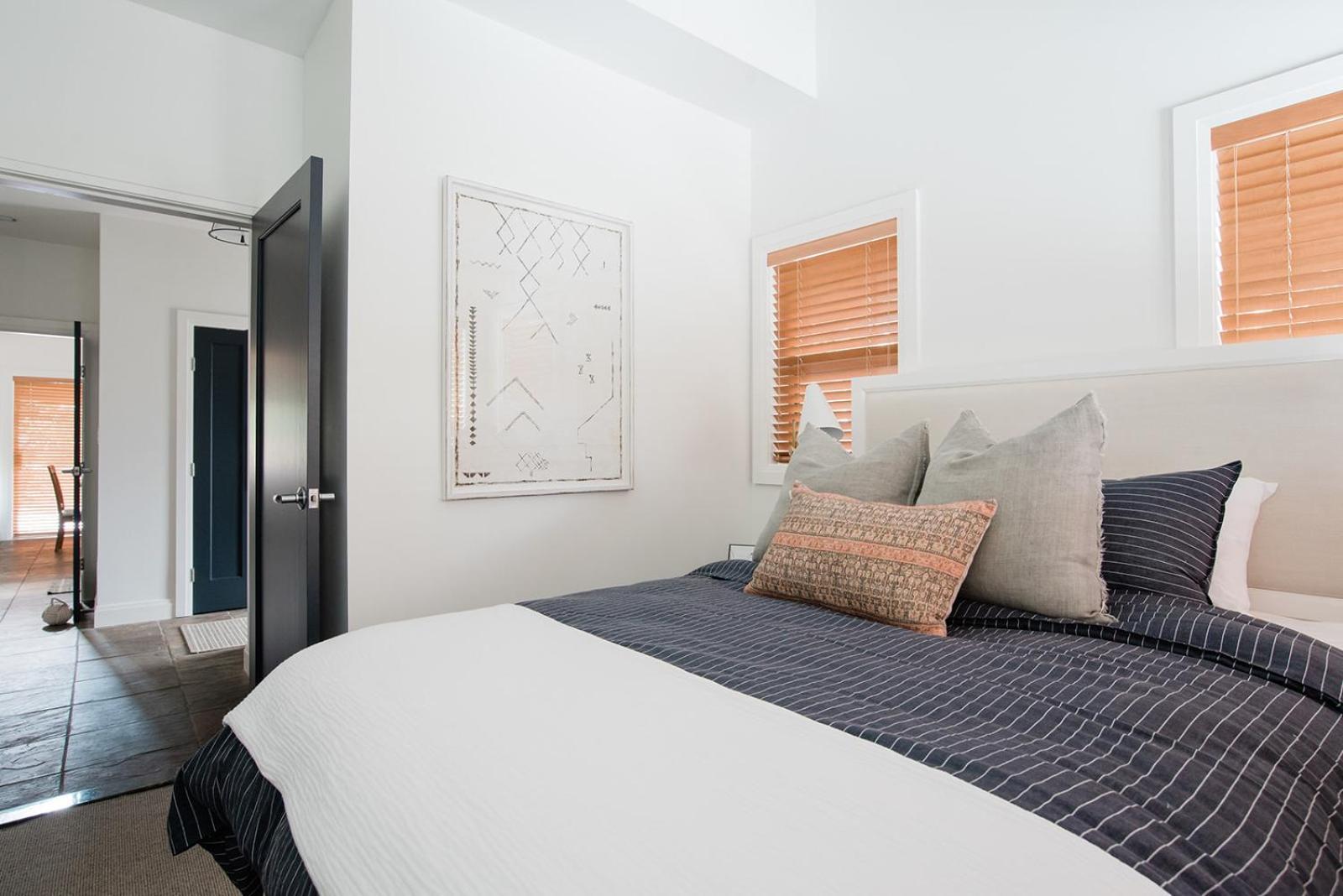 Spacious Renovated Montebello Townhome And Deluxe Private Hot Tub Hosted By Ideal Whistler
