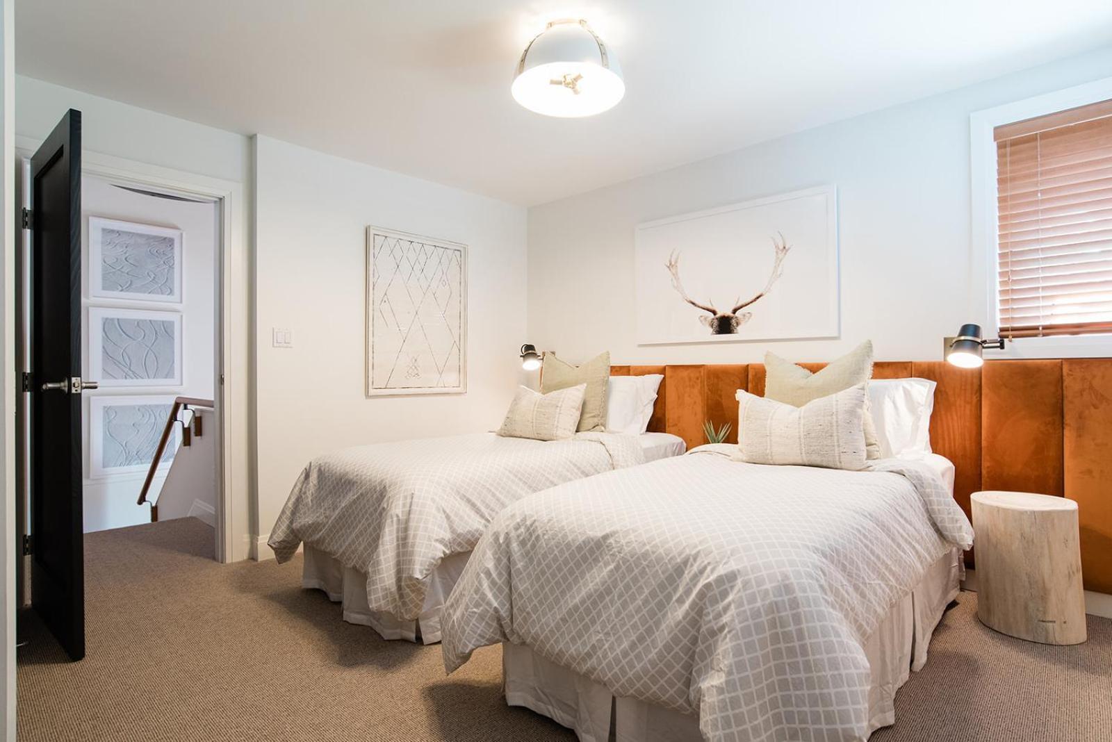 Spacious Renovated Montebello Townhome And Deluxe Private Hot Tub Hosted By Ideal *