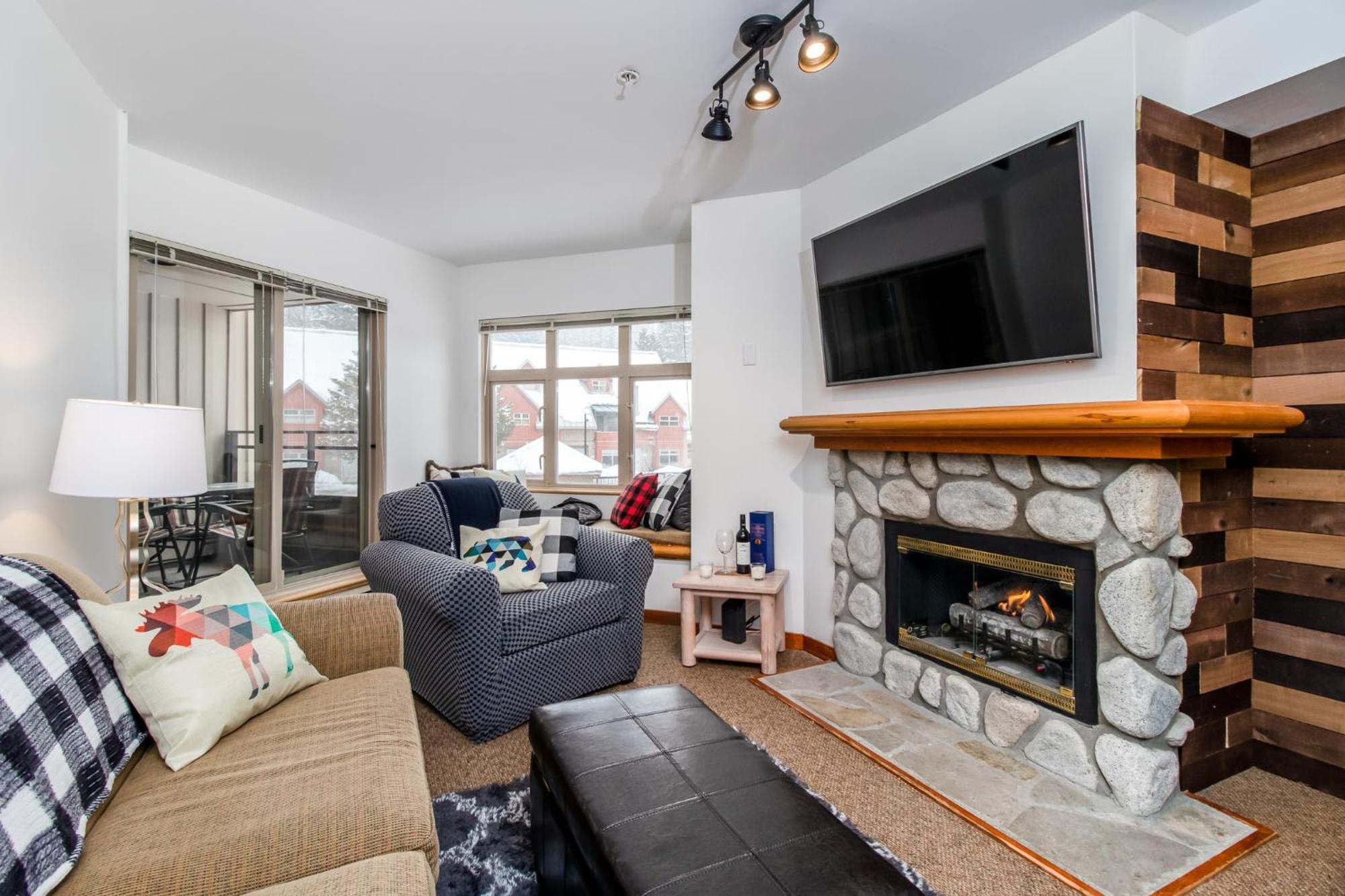 Creekside Slopeside 1br With Pool, Hot Tub, Bbq * Whistler