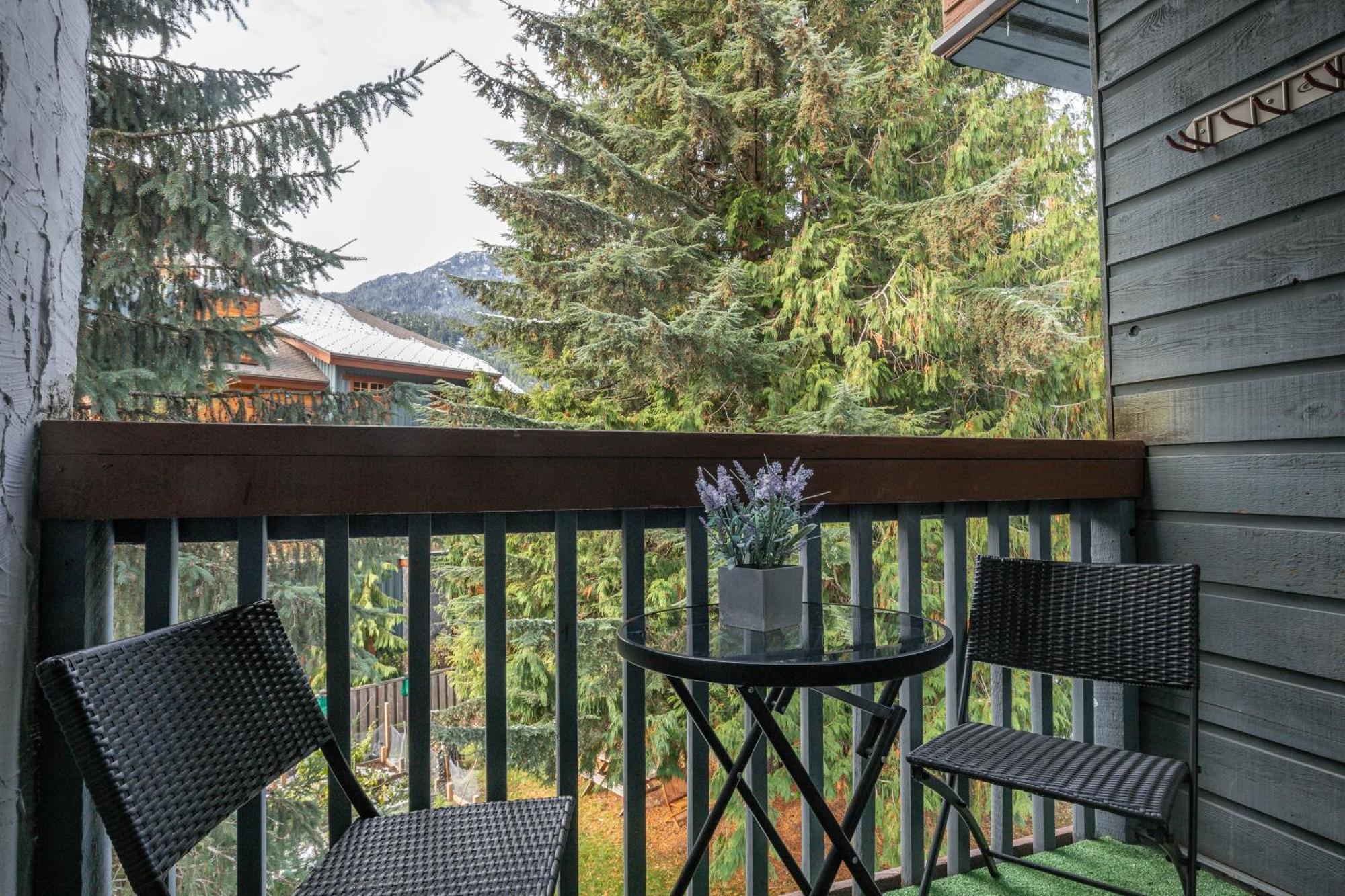 Next 2lifts W/free Parking * Whistler