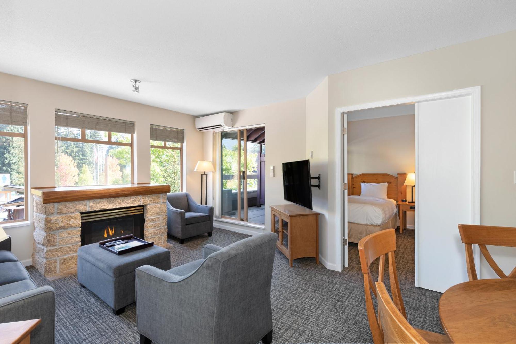 Tyndall Stone By Whiski Jack Apartment