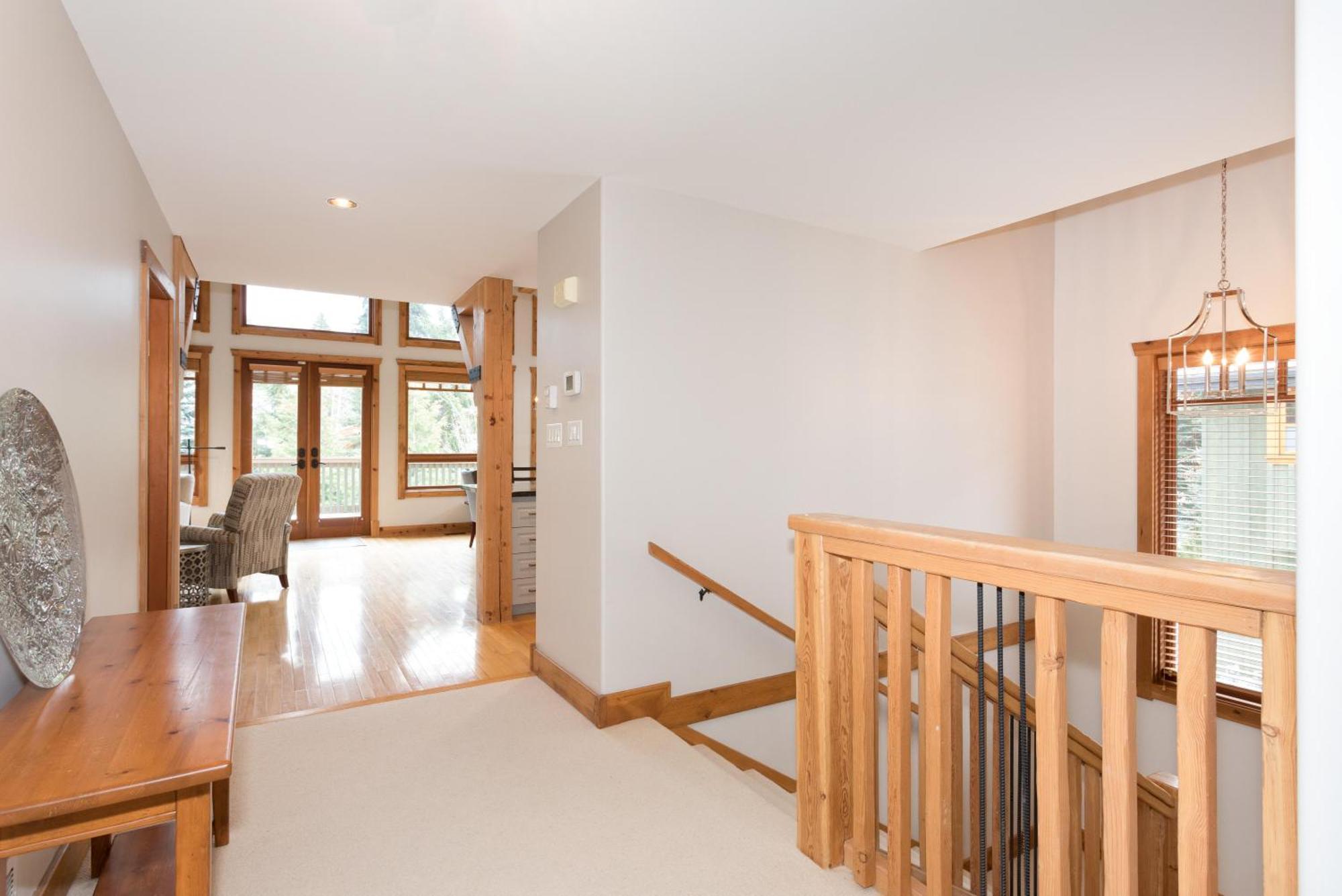 Meadow | Large Family-friendly Chalet, Mountain Views, Fireplace, Hot Tub Holiday home