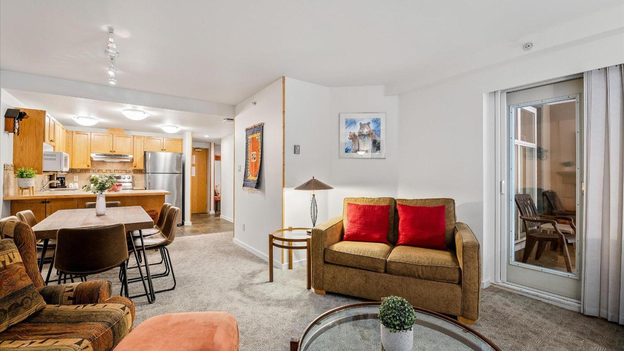 Woodrun 214 | Ski-in-ski-out Condo, Heated Pool, Hot Tub, Gym * Whistler