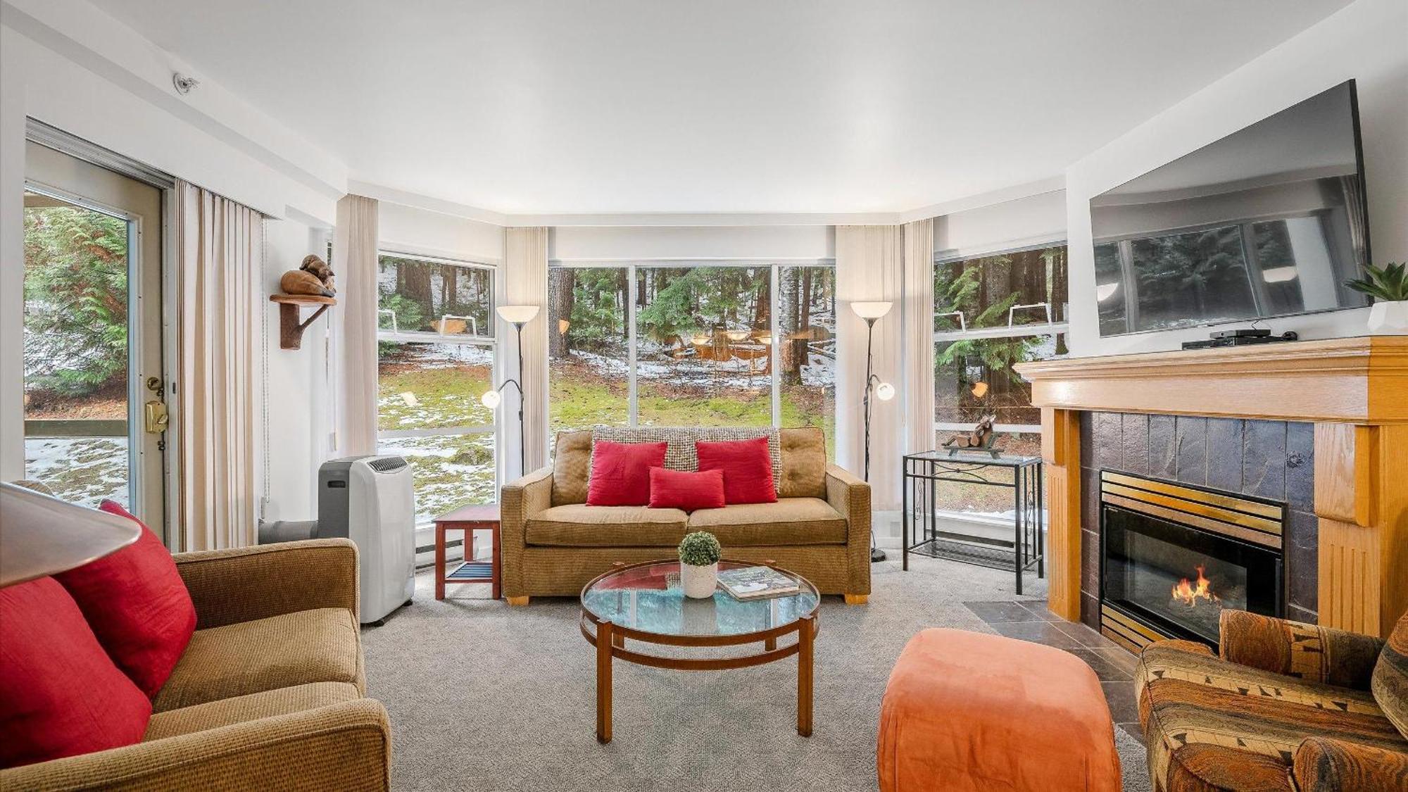 Woodrun 214 | Ski-in-ski-out Condo, Heated Pool, Hot Tub, Gym Holiday home
