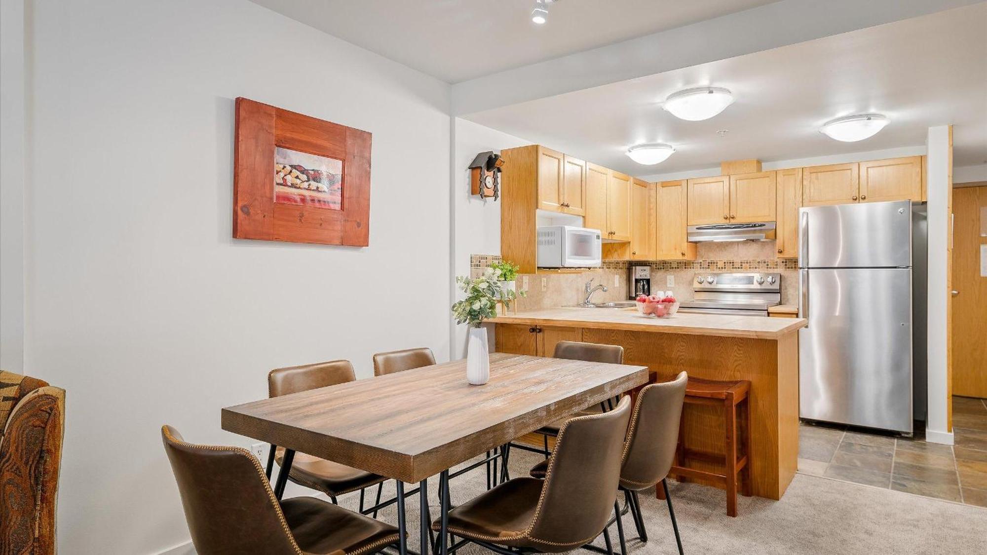 Woodrun 214 | Ski-in-ski-out Condo, Heated Pool, Hot Tub, Gym Holiday home *