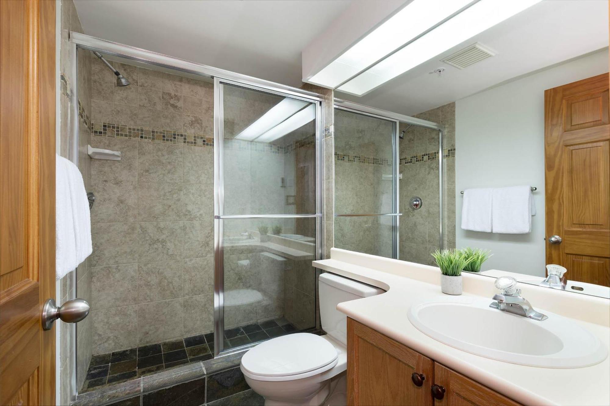 Woodrun 214 | Ski-in-ski-out Condo, Heated Pool, Hot Tub, Gym Holiday home