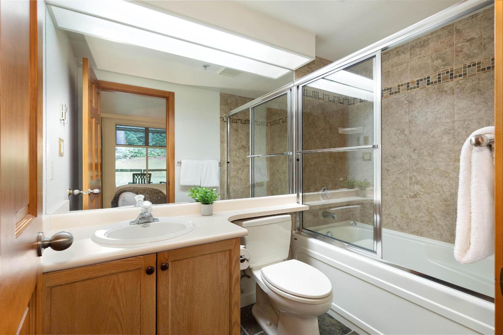 Woodrun 214 | Ski-in-ski-out Condo, Heated Pool, Hot Tub, Gym *