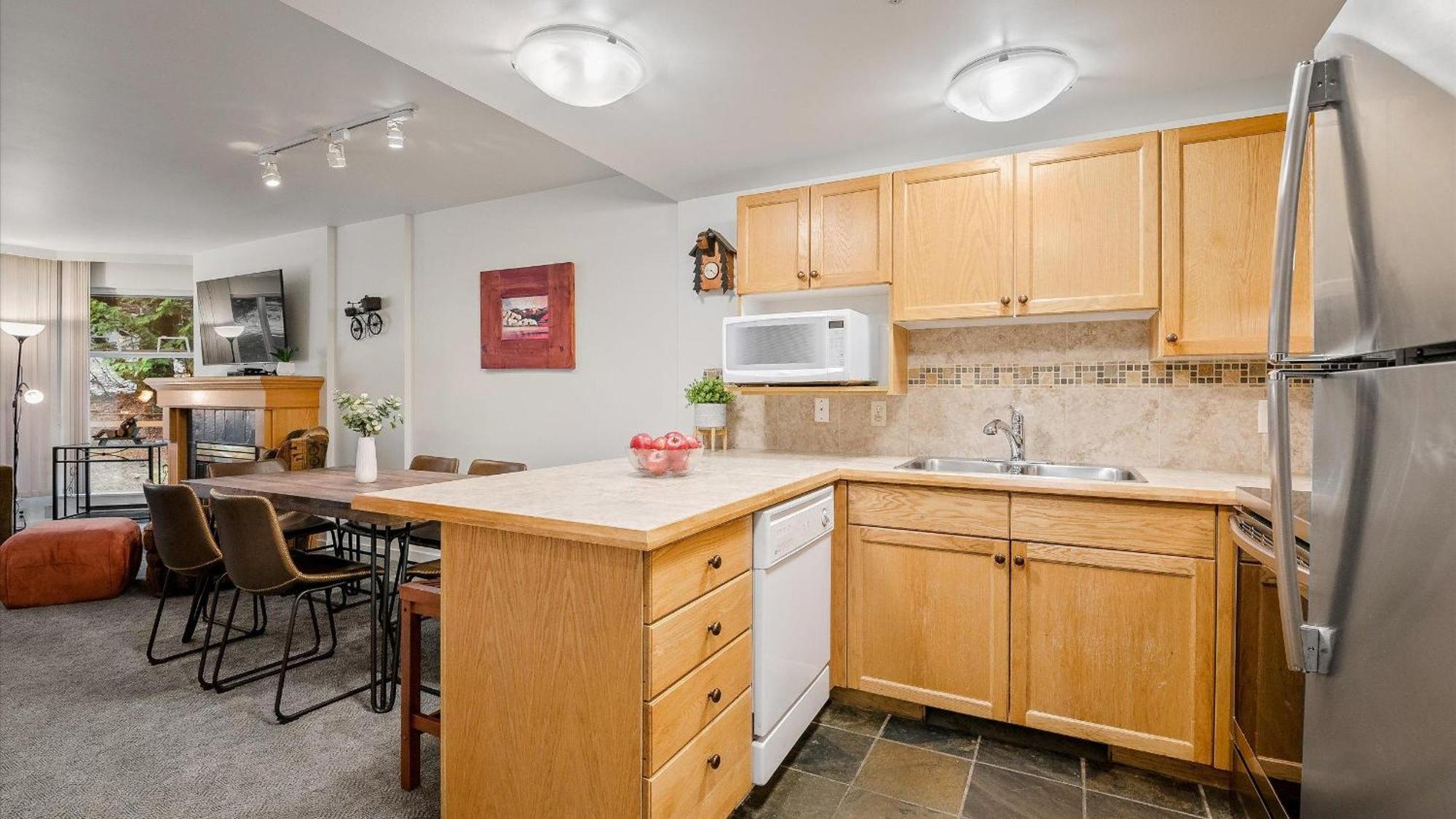 Woodrun 214 | Ski-in-ski-out Condo, Heated Pool, Hot Tub, Gym *