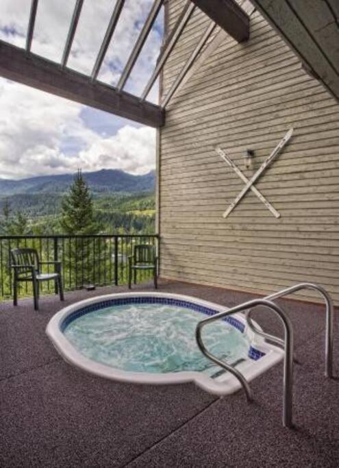 Amazing Views 2 Br/2 Ba In Out *