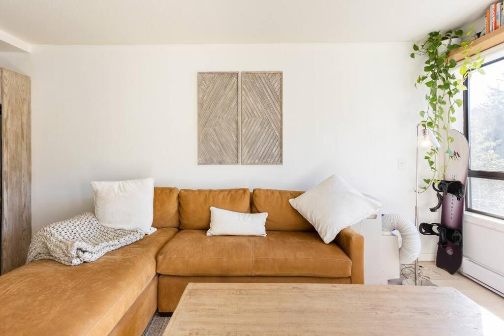 Amazing Views 2 Br/2 Ba In Out Apartment *