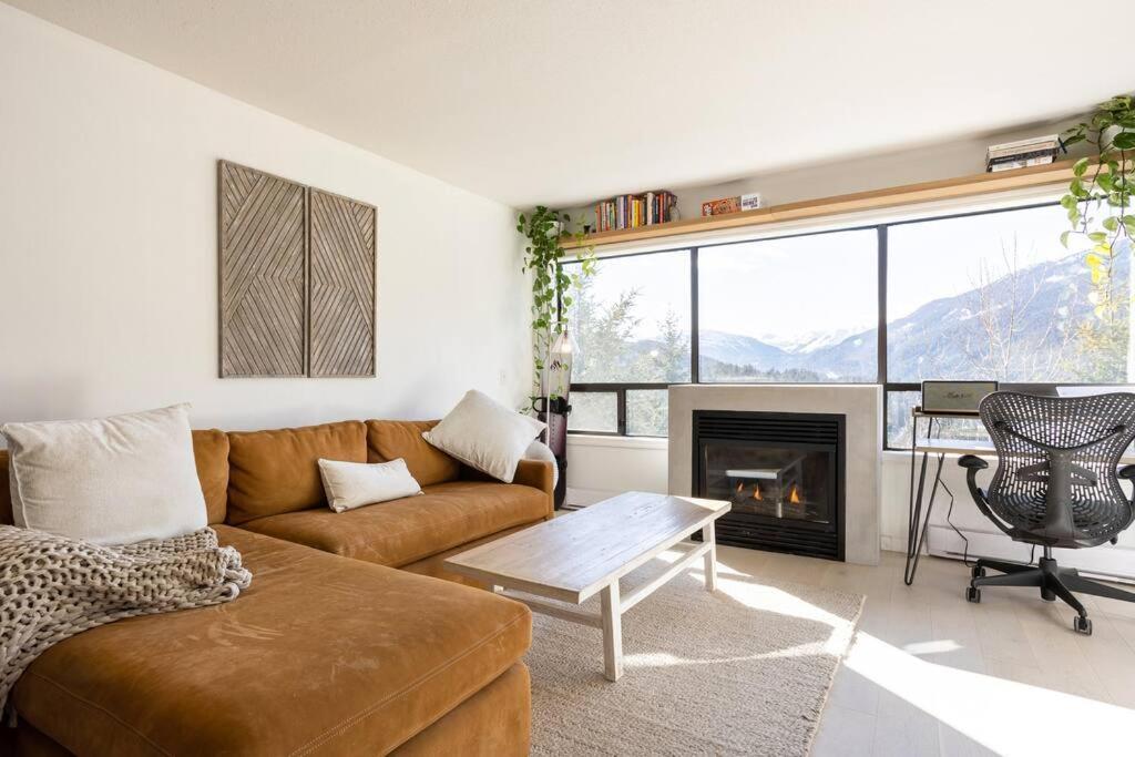 Amazing Views 2 Br/2 Ba In Out Whistler