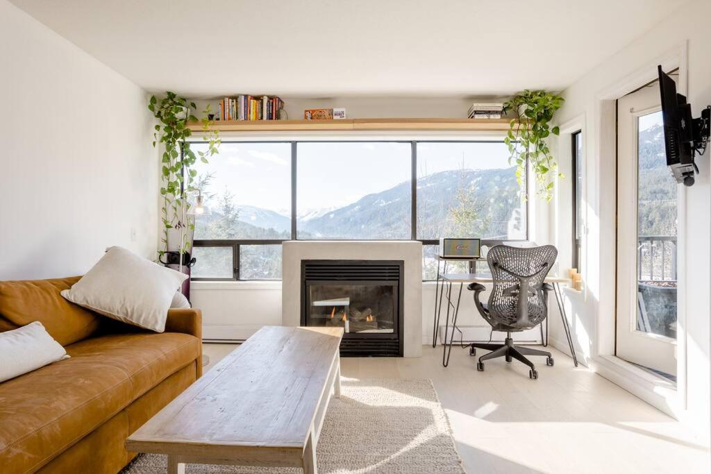 Amazing Views 2 Br/2 Ba In Out Apartment *
