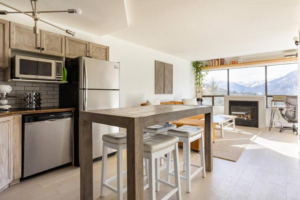 Apartment Amazing Views 2 Br/2 Ba In Out Whistler