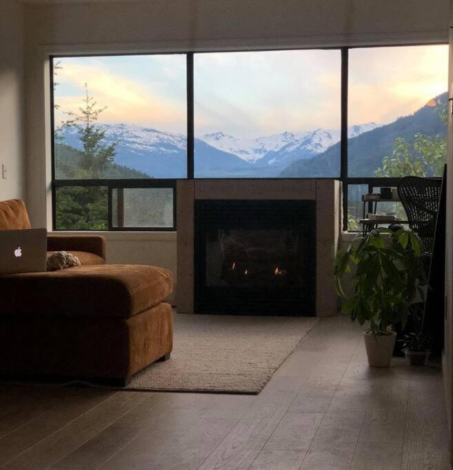 Amazing Views 2 Br/2 Ba In Out Apartment *