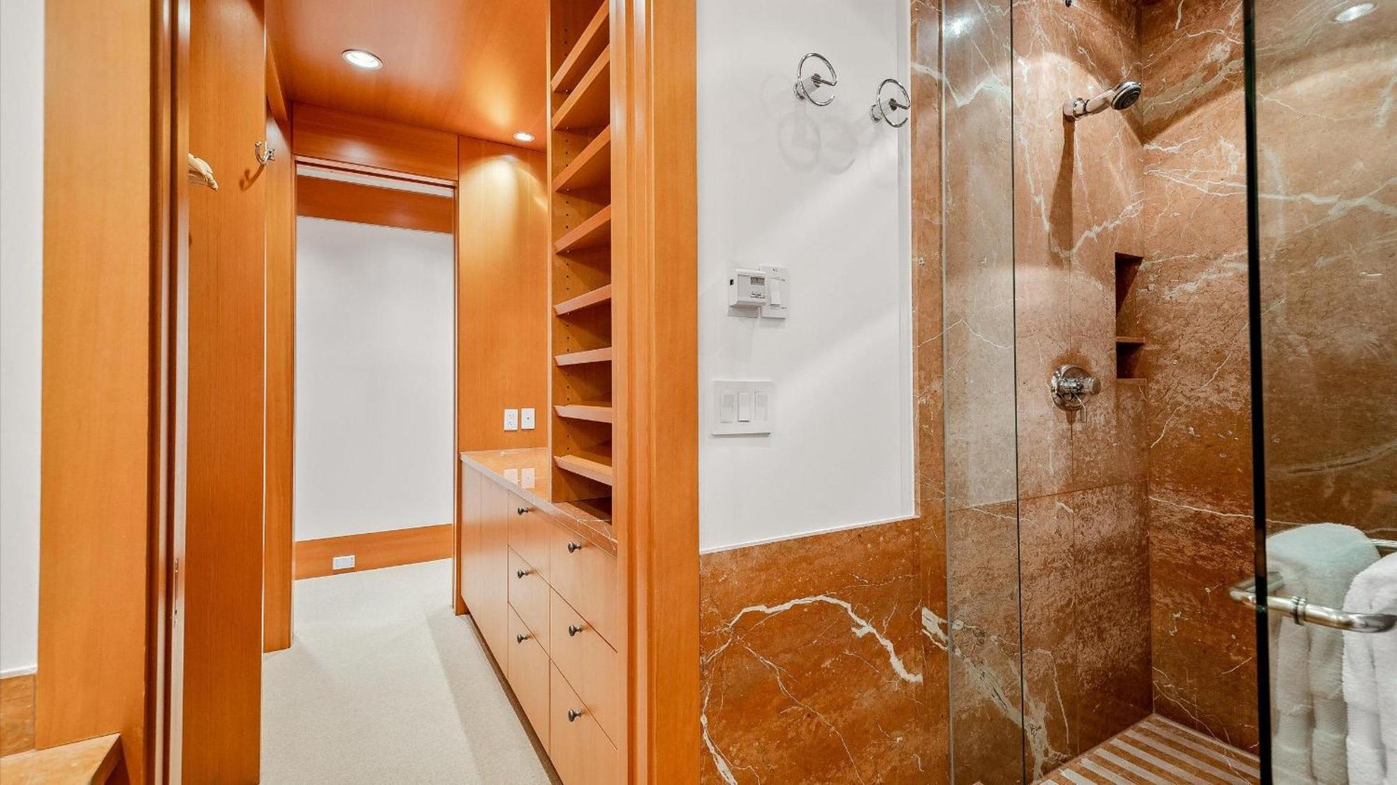 Summit | Luxury Townhome W/ Rare Access, Hot Tub & Media