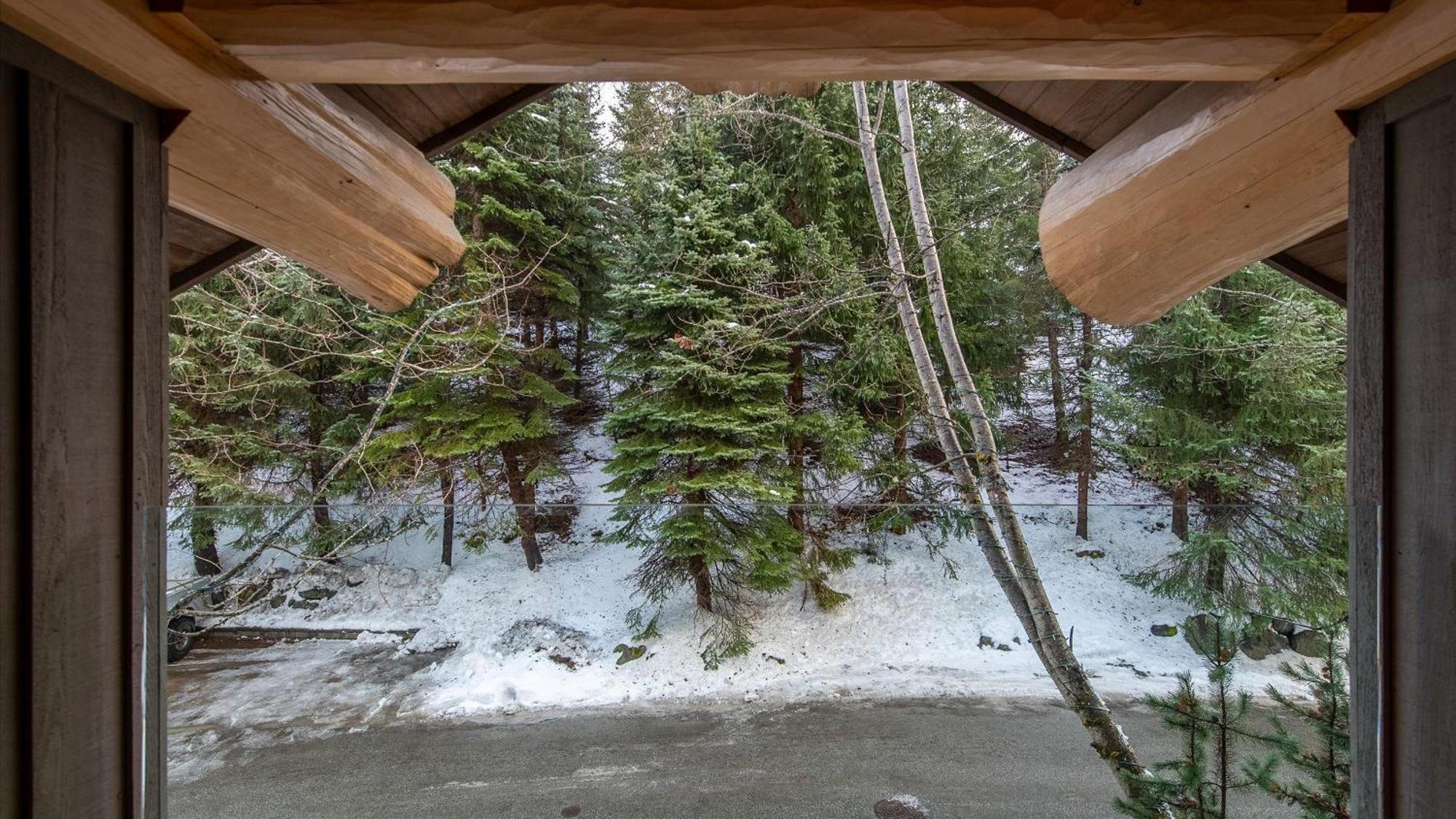 Summit | Luxury Townhome W/ Rare Access, Hot Tub & Media Whistler