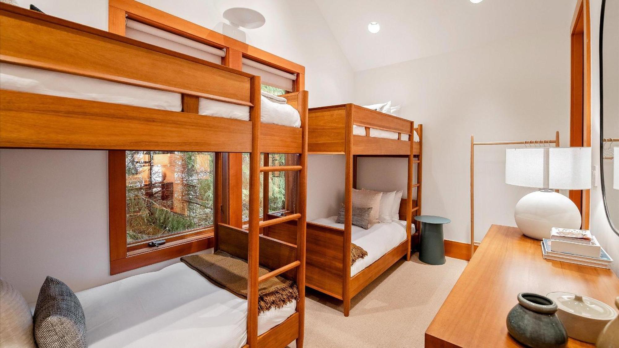 Holiday home Summit | Luxury Townhome W/ Rare Access, Hot Tub & Media *
