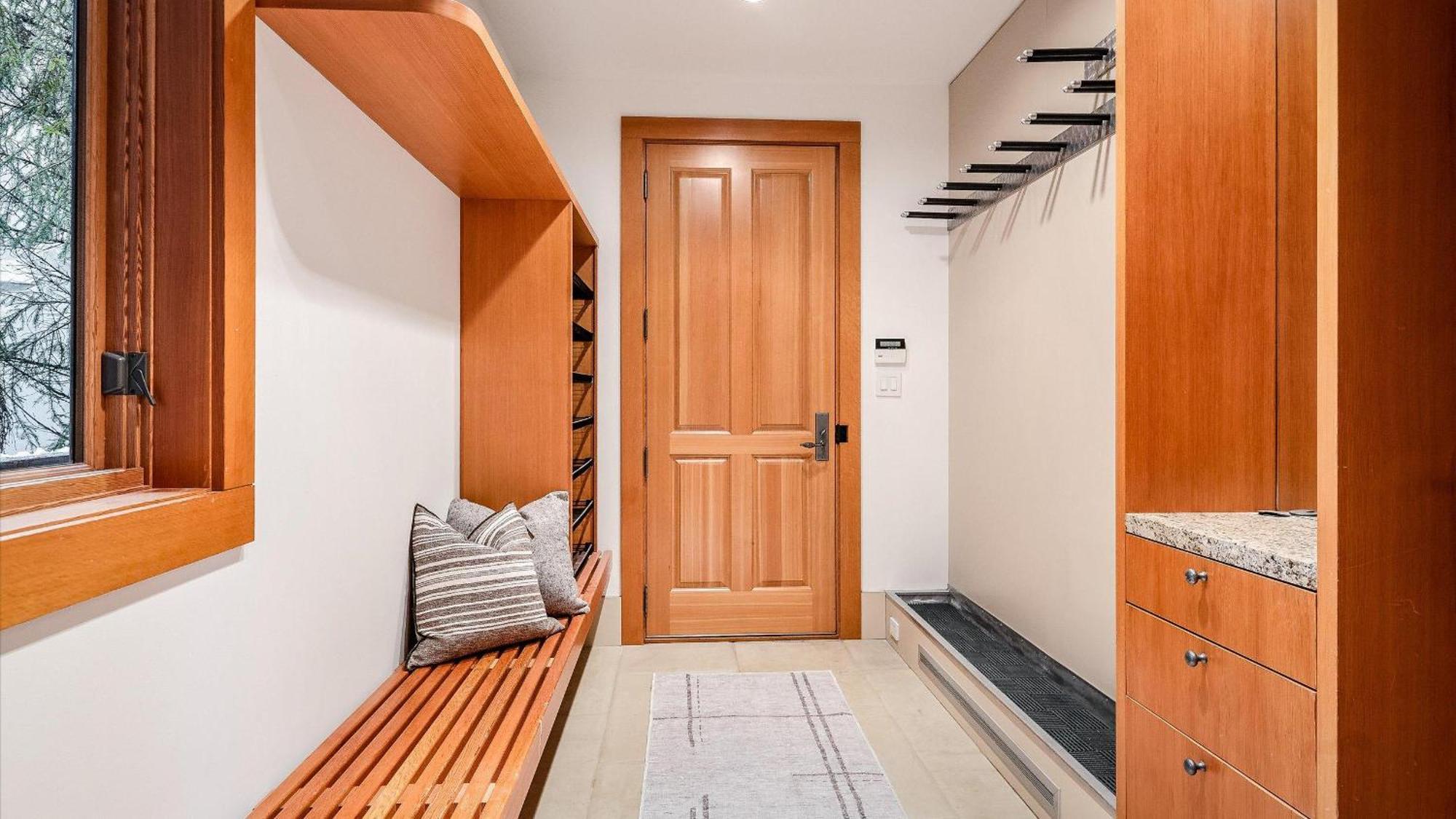Summit | Luxury Townhome W/ Rare Access, Hot Tub & Media * Whistler