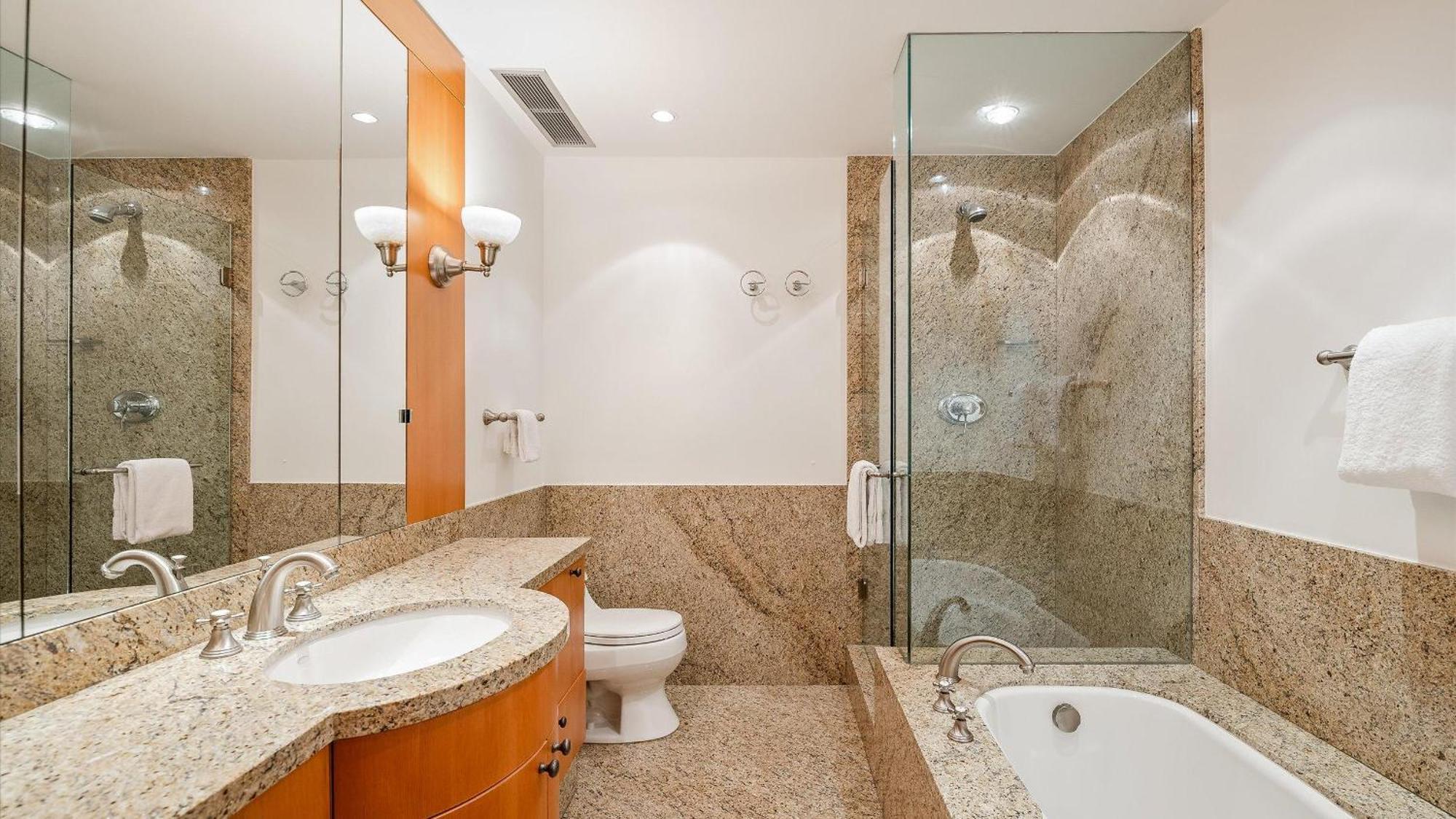 Summit | Luxury Townhome W/ Rare Access, Hot Tub & Media *