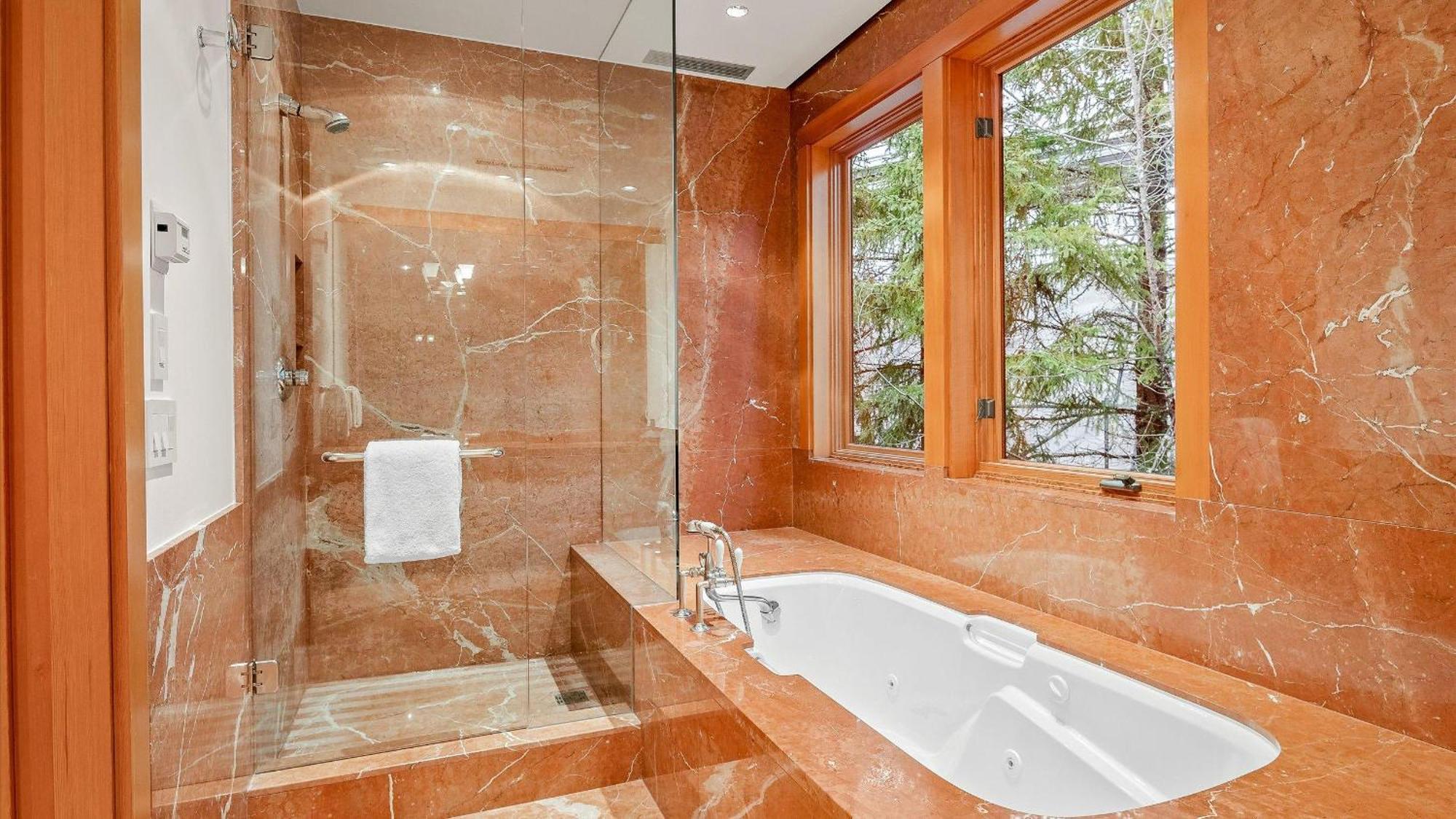 Summit | Luxury Townhome W/ Rare Access, Hot Tub & Media *