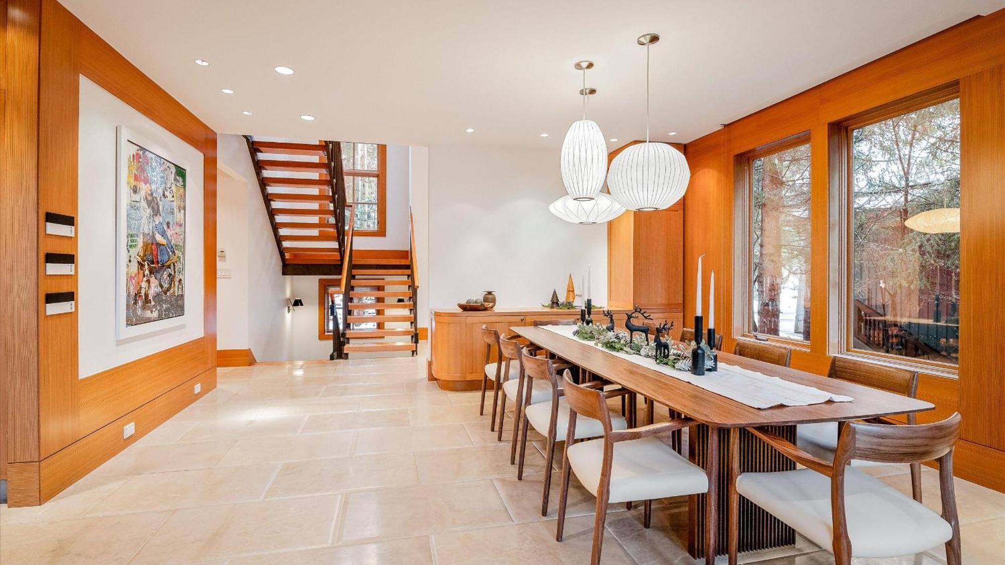Summit | Luxury Townhome W/ Rare Access, Hot Tub & Media Holiday home *
