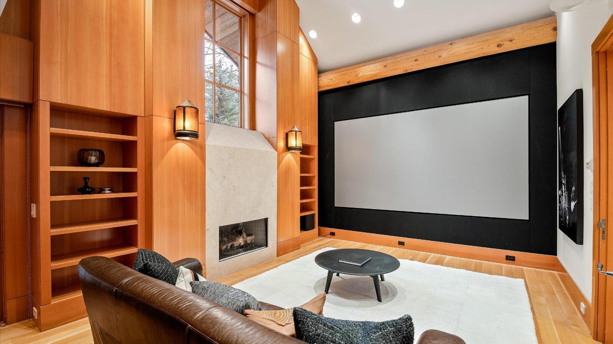 Holiday home Summit | Luxury Townhome W/ Rare Access, Hot Tub & Media